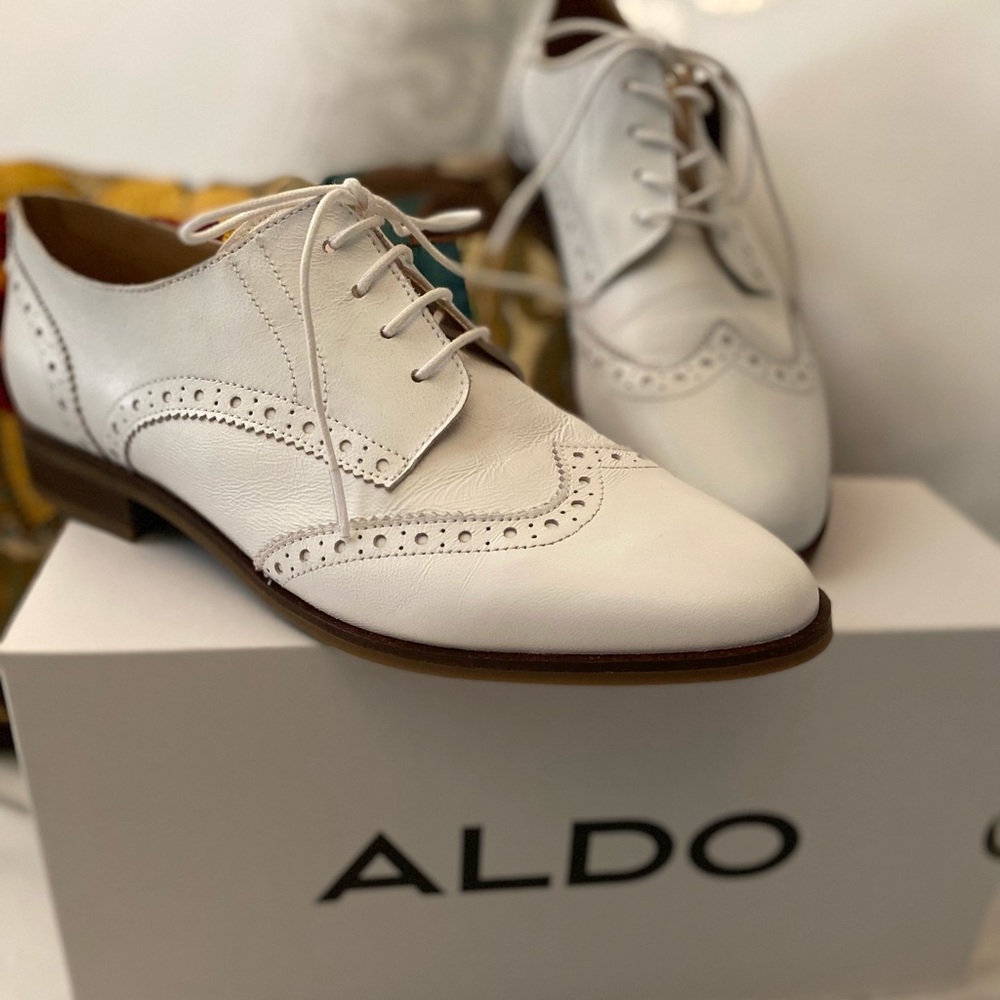 ALDO WHITE LACE UP SHOE
